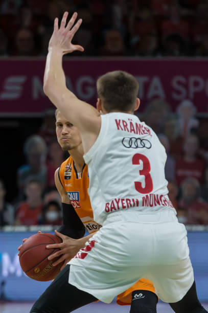 据球队教练 据球队教练