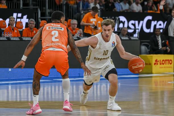 迫使坎宁安 迫使坎宁安